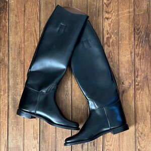 Elegant Black Heeled Boots for Women